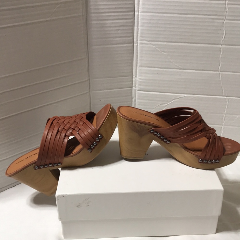 Lucky Brand leather upper crisscross wedge sandals. EUC - Picture 3 of 7